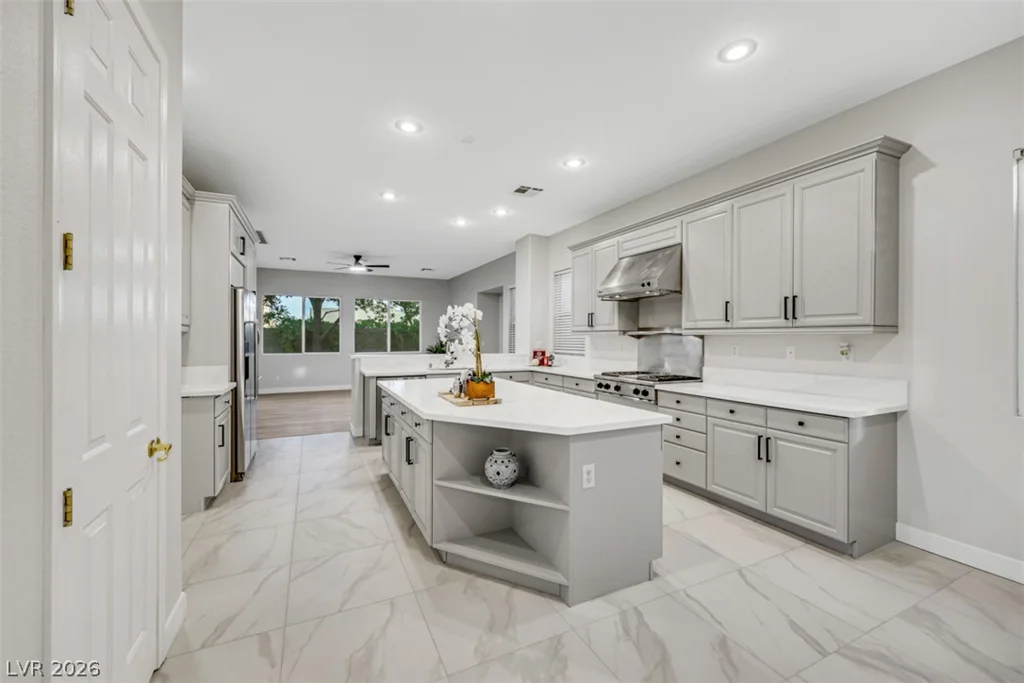 7970 Carson Creek, Las Vegas, NV 89113