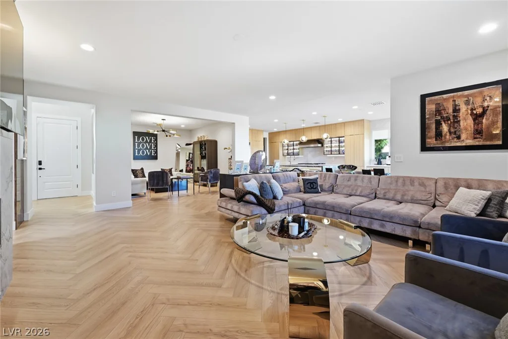 10470 Dove Meadow, Las Vegas, NV 89135