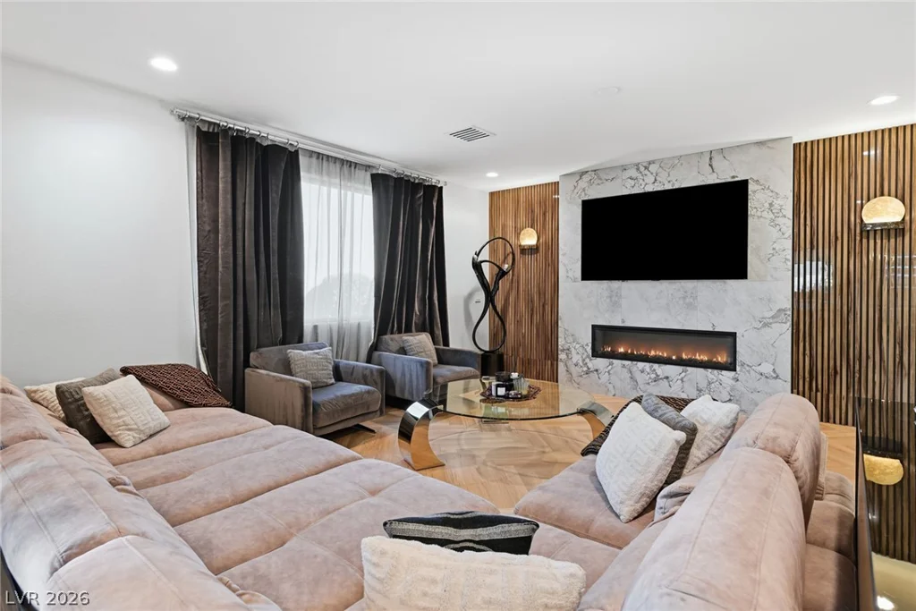 10470 Dove Meadow, Las Vegas, NV 89135