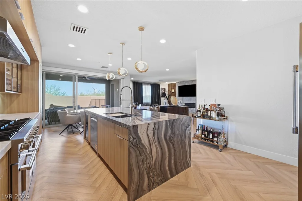 10470 Dove Meadow, Las Vegas, NV 89135