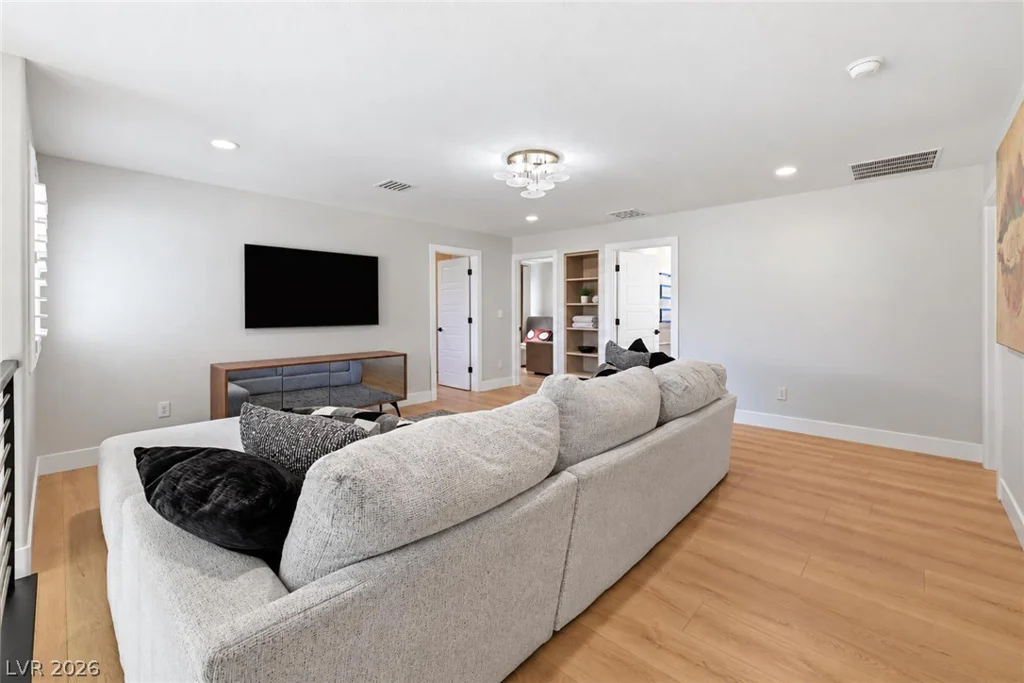 10470 Dove Meadow, Las Vegas, NV 89135