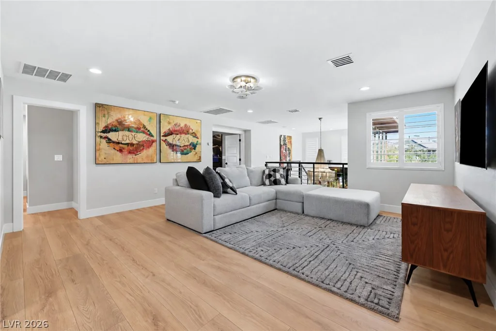 10470 Dove Meadow, Las Vegas, NV 89135