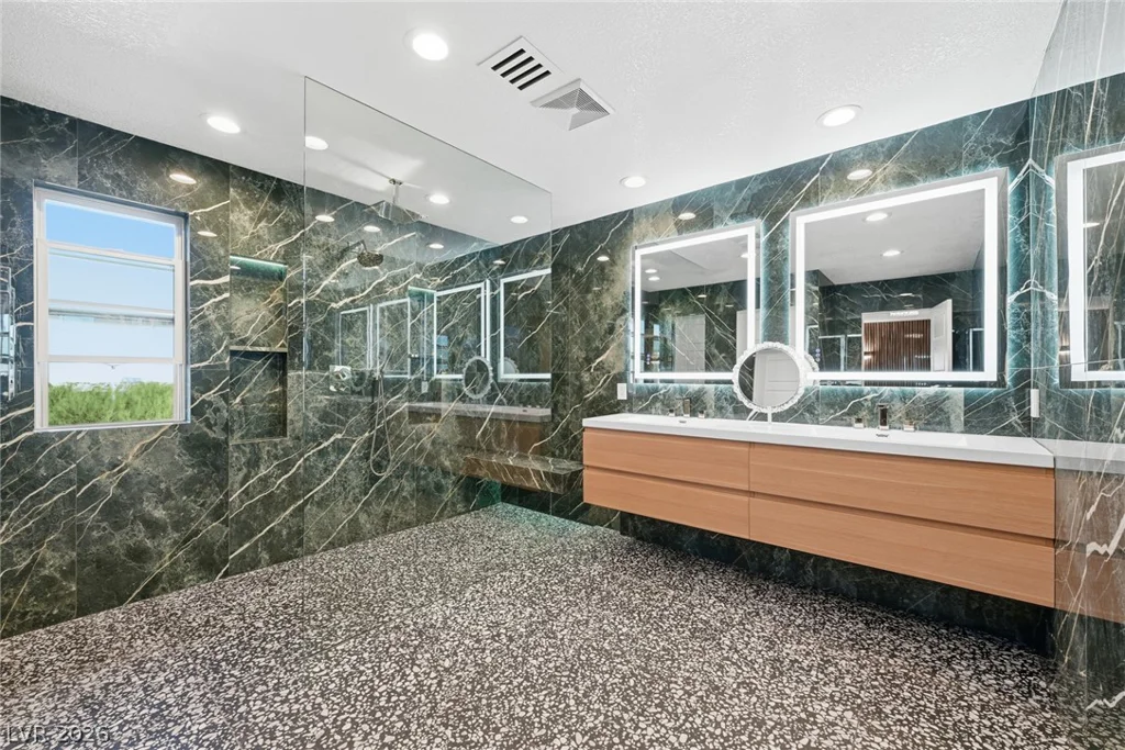 10470 Dove Meadow, Las Vegas, NV 89135