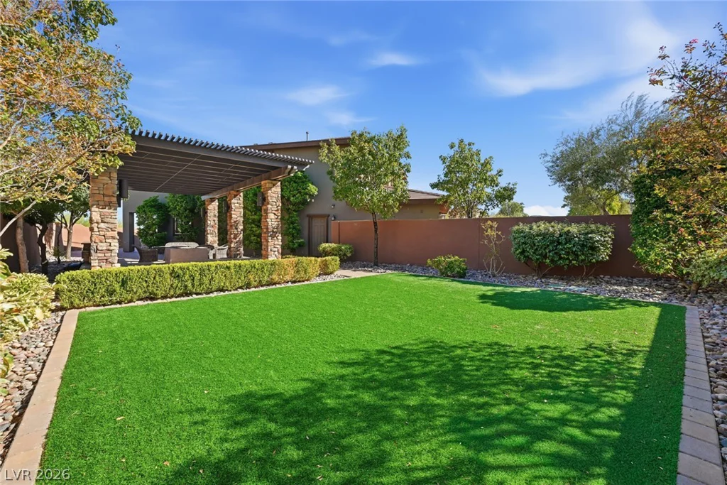 10470 Dove Meadow, Las Vegas, NV 89135