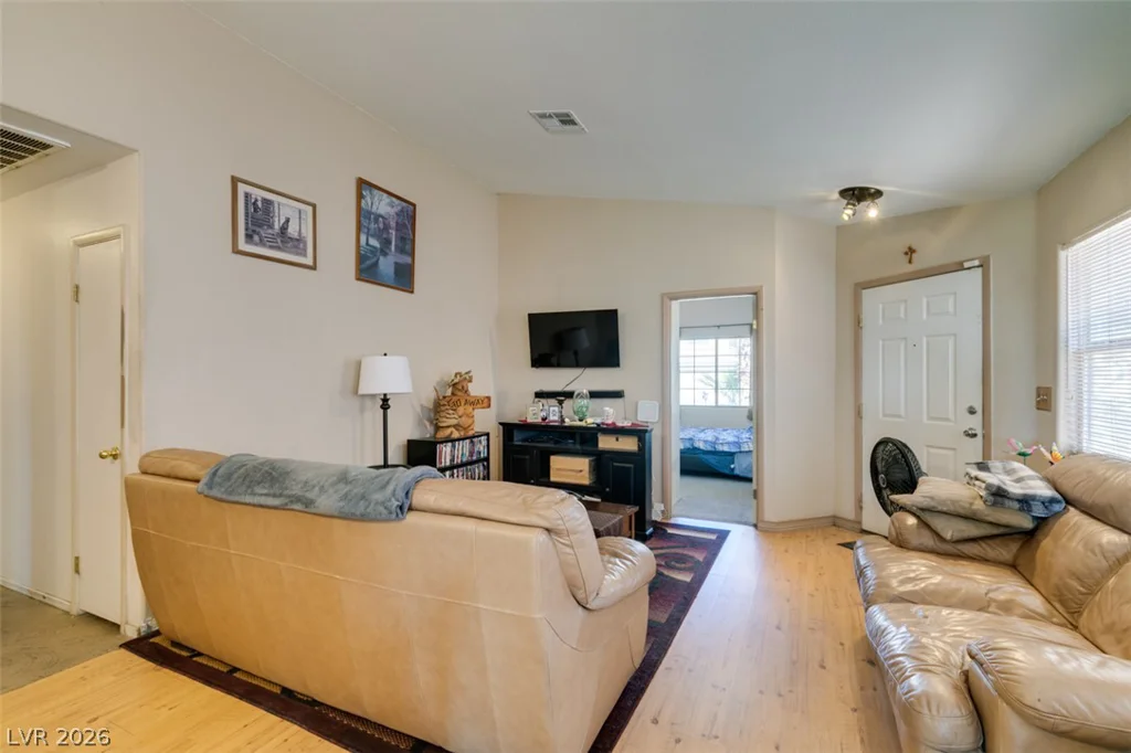 517 Wing Gull, North Las Vegas, NV 89032