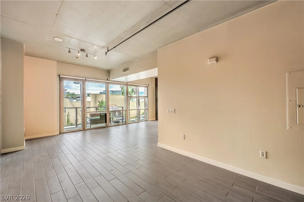 353 Bonneville, Las Vegas, NV 89101