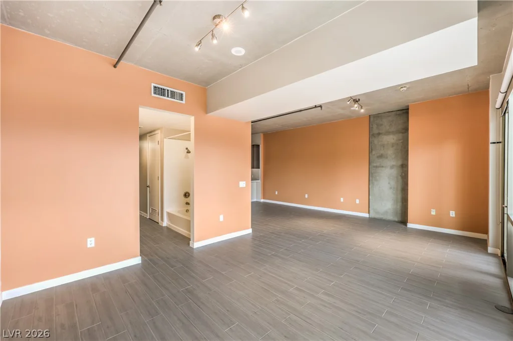353 Bonneville, Las Vegas, NV 89101