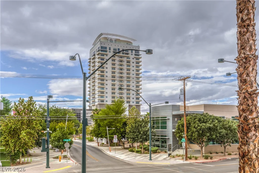 353 Bonneville, Las Vegas, NV 89101