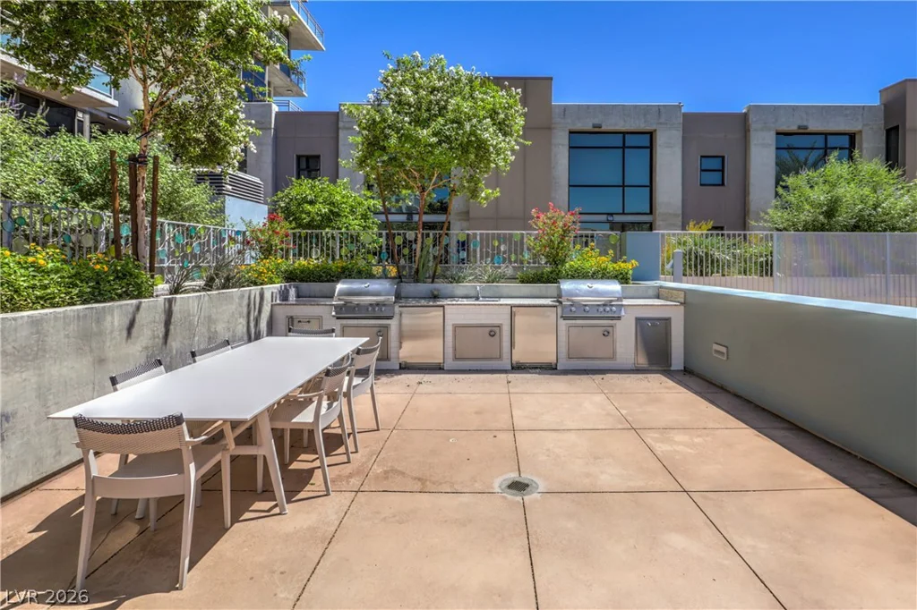 353 Bonneville, Las Vegas, NV 89101
