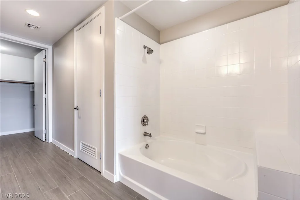 353 Bonneville, Las Vegas, NV 89101