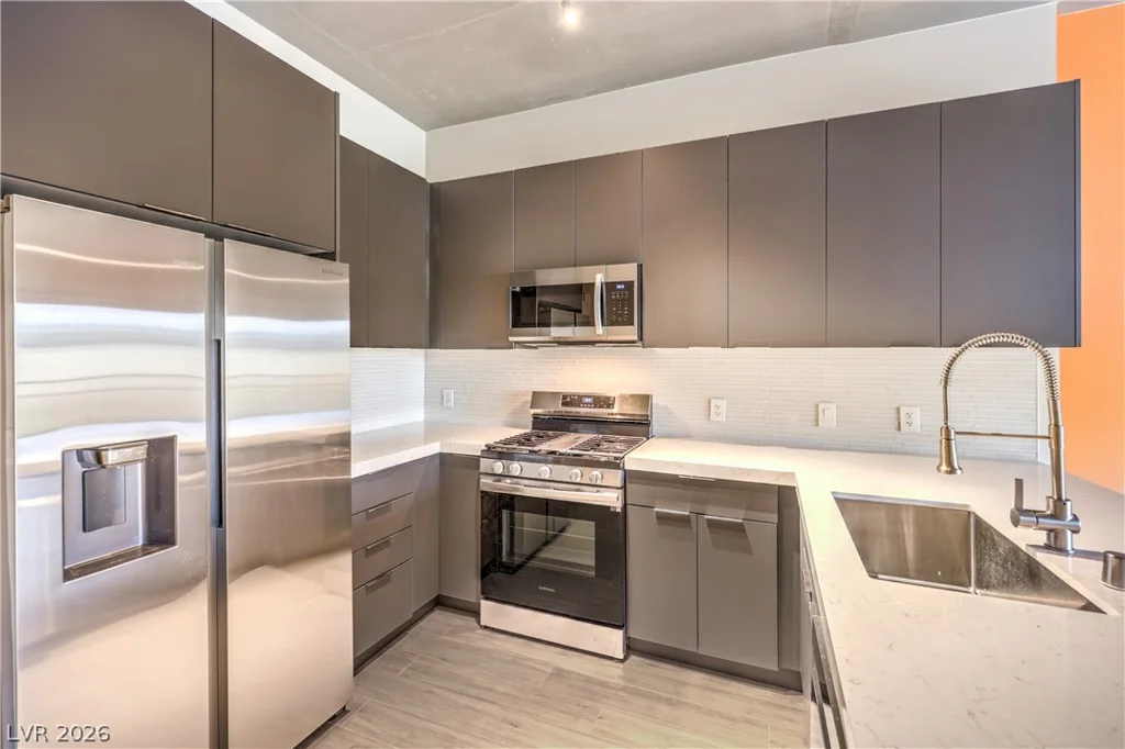 353 Bonneville, Las Vegas, NV 89101