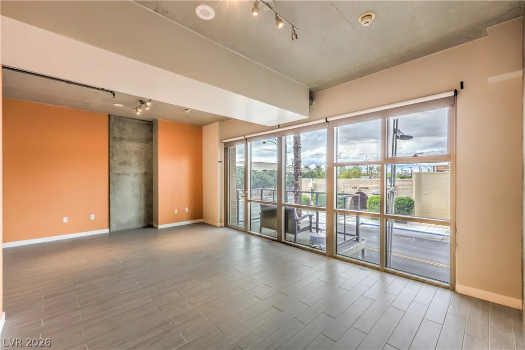 353 Bonneville, Las Vegas, NV 89101