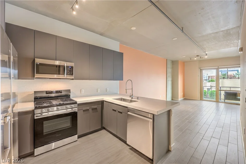 353 Bonneville, Las Vegas, NV 89101
