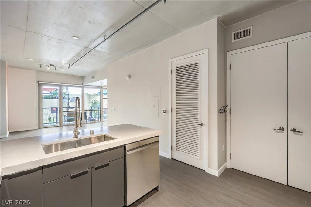 353 Bonneville, Las Vegas, NV 89101