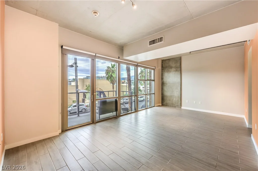 353 Bonneville, Las Vegas, NV 89101
