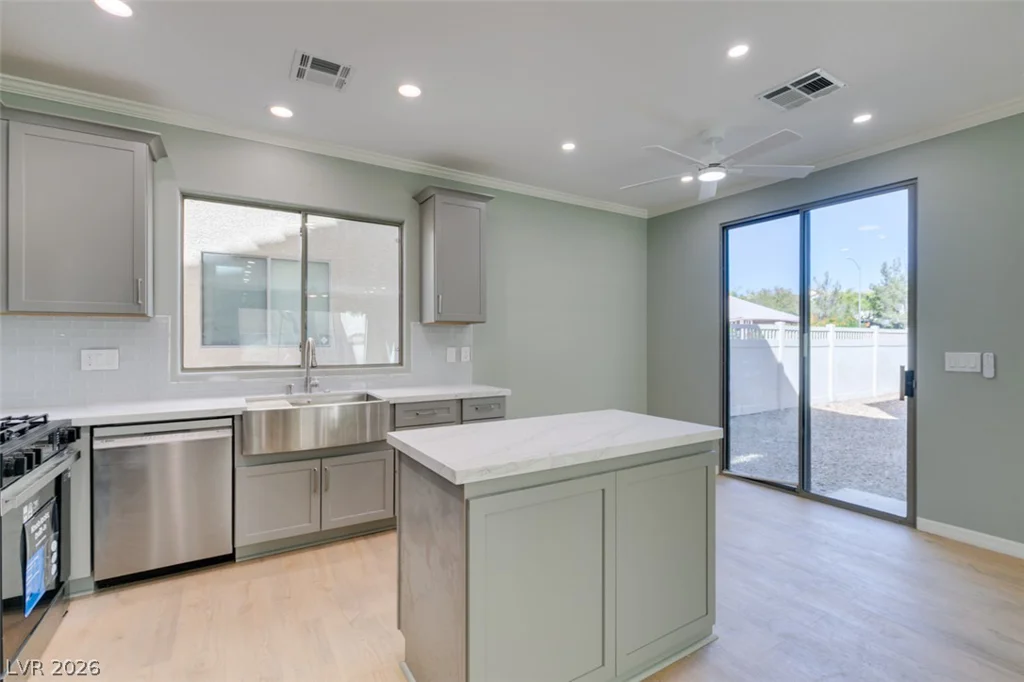 552 Civic Holiday, North Las Vegas, NV 89031
