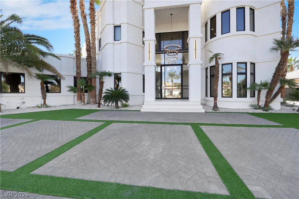 3765 Pacific, Las Vegas, NV 89121