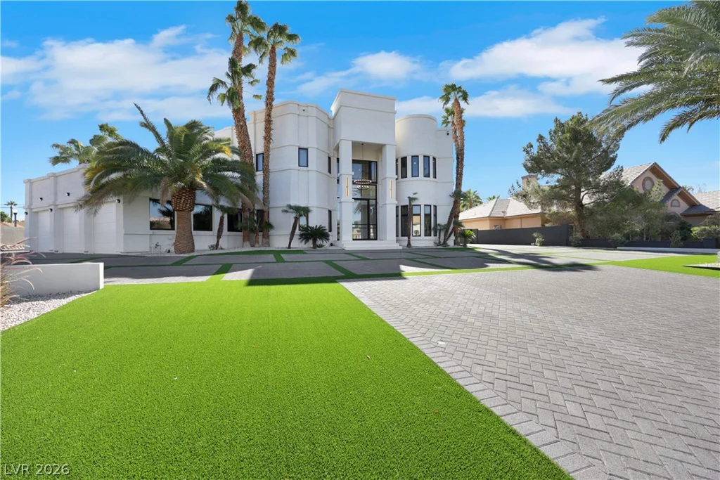 3765 Pacific, Las Vegas, NV 89121
