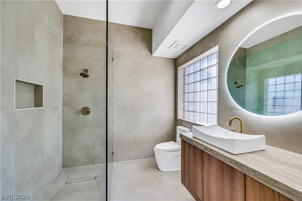 3765 Pacific, Las Vegas, NV 89121