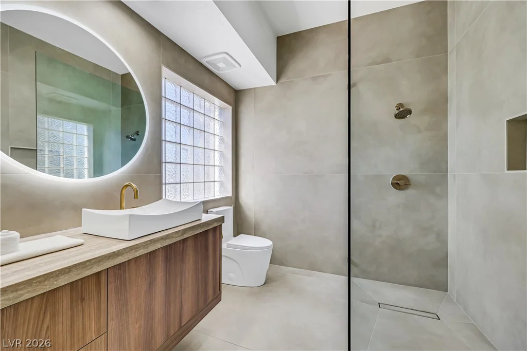 3765 Pacific, Las Vegas, NV 89121
