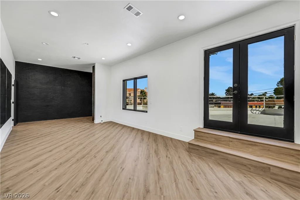 3765 Pacific, Las Vegas, NV 89121