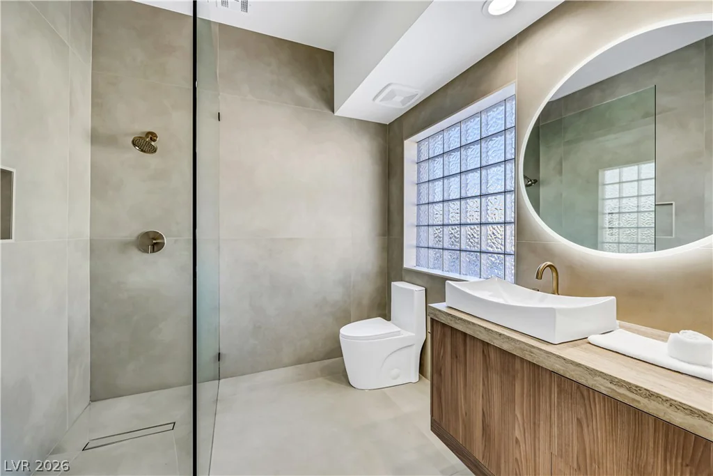 3765 Pacific, Las Vegas, NV 89121