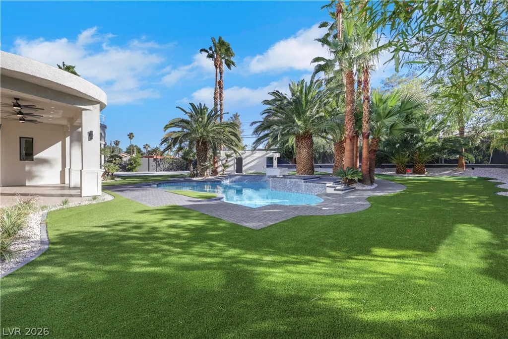 3765 Pacific, Las Vegas, NV 89121
