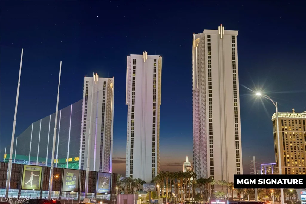 125 Harmon, Las Vegas, NV 89109