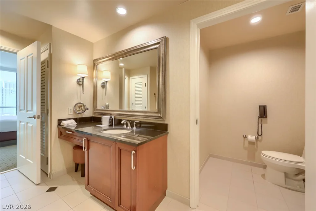 145 Harmon, Las Vegas, NV 89109