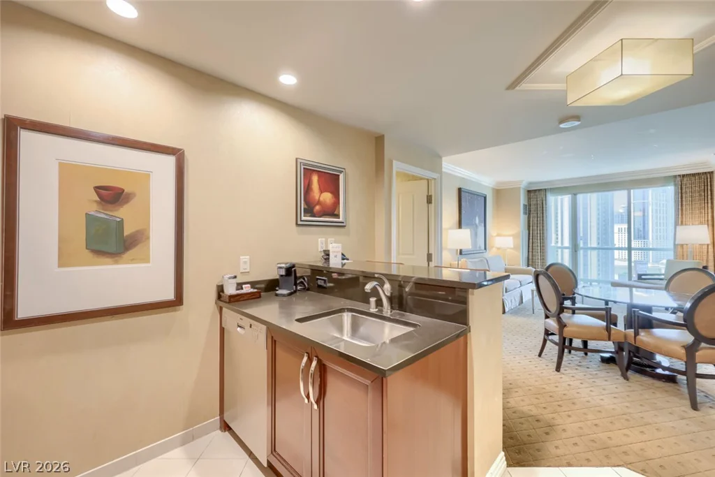 145 Harmon, Las Vegas, NV 89109