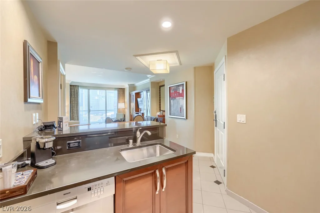 145 Harmon, Las Vegas, NV 89109