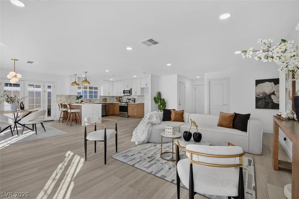3939 Meadowglen, Las Vegas, NV 89121