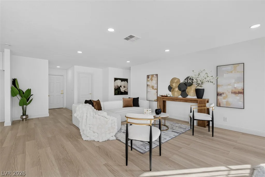 3939 Meadowglen, Las Vegas, NV 89121
