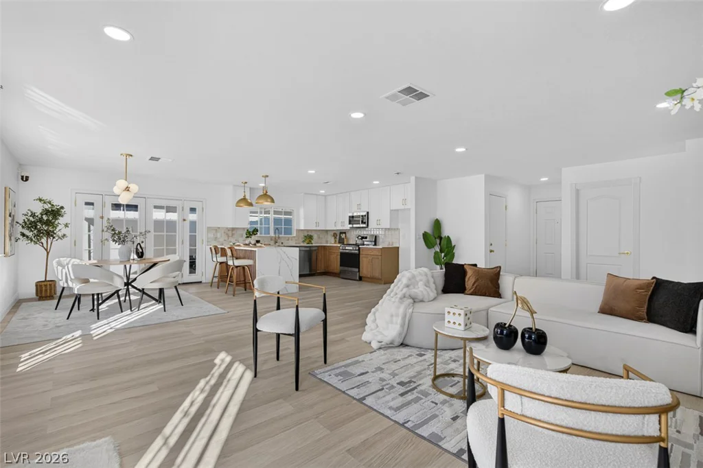 3939 Meadowglen, Las Vegas, NV 89121