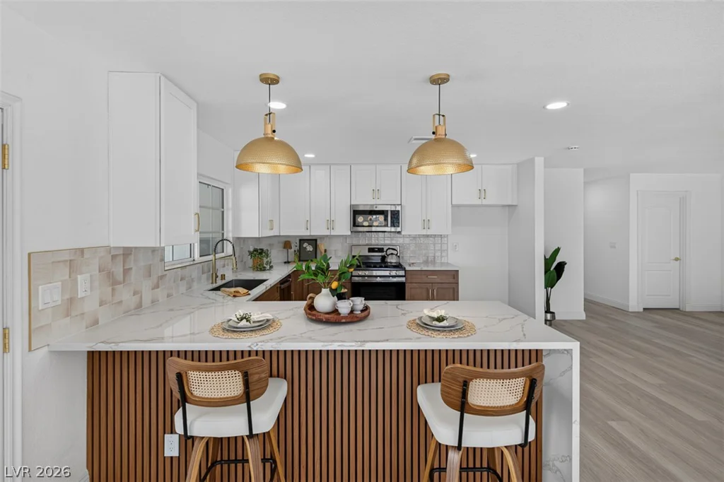 3939 Meadowglen, Las Vegas, NV 89121
