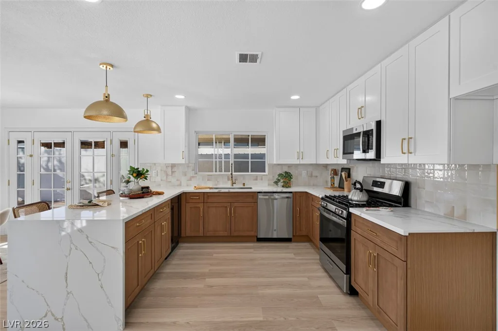 3939 Meadowglen, Las Vegas, NV 89121