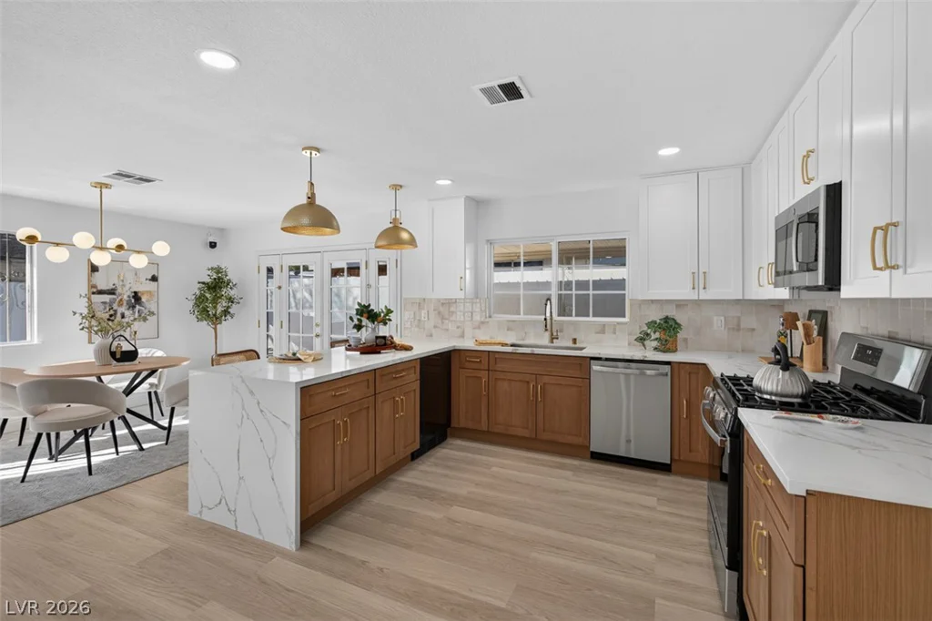 3939 Meadowglen, Las Vegas, NV 89121