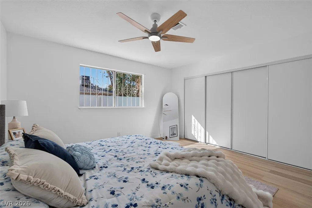 3939 Meadowglen, Las Vegas, NV 89121