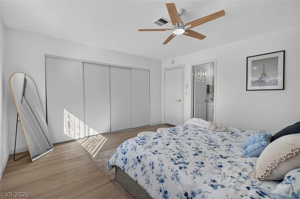 3939 Meadowglen, Las Vegas, NV 89121