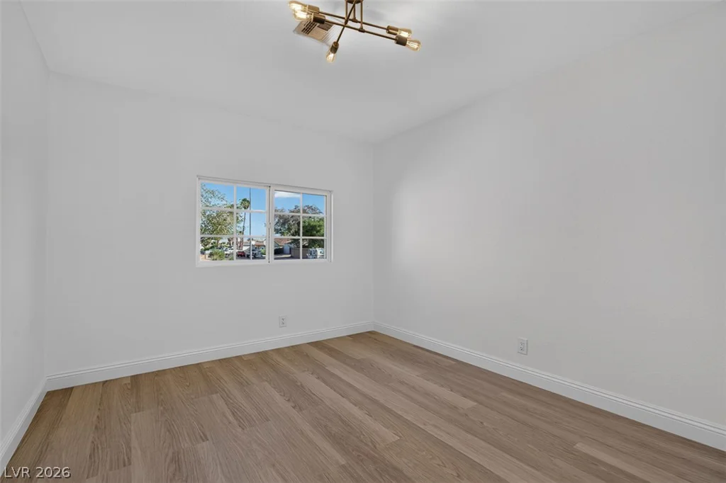3939 Meadowglen, Las Vegas, NV 89121