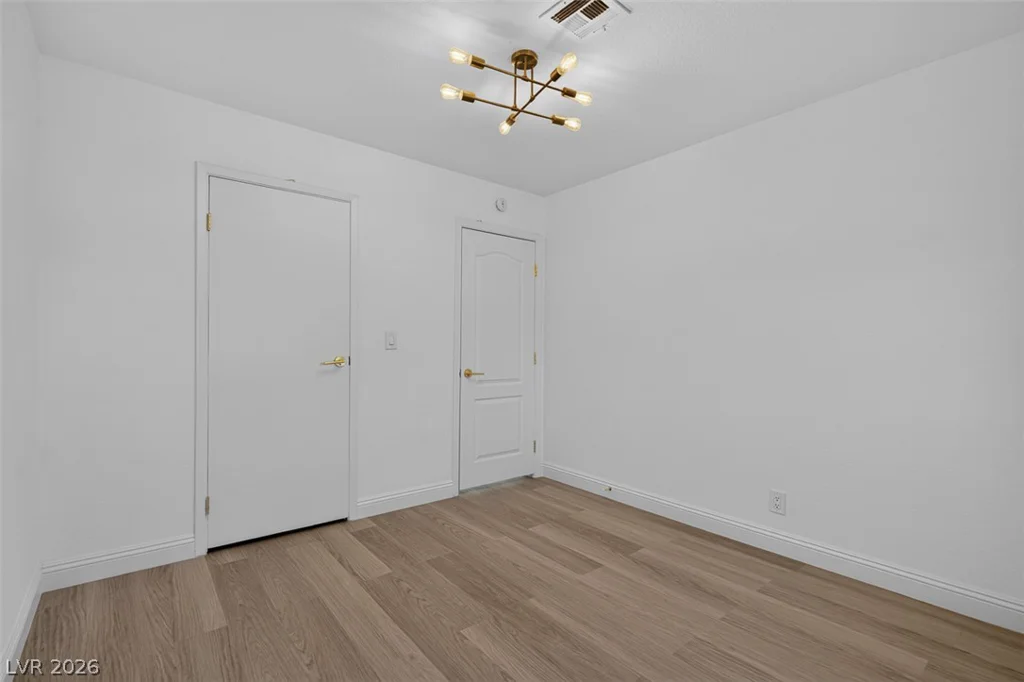 3939 Meadowglen, Las Vegas, NV 89121