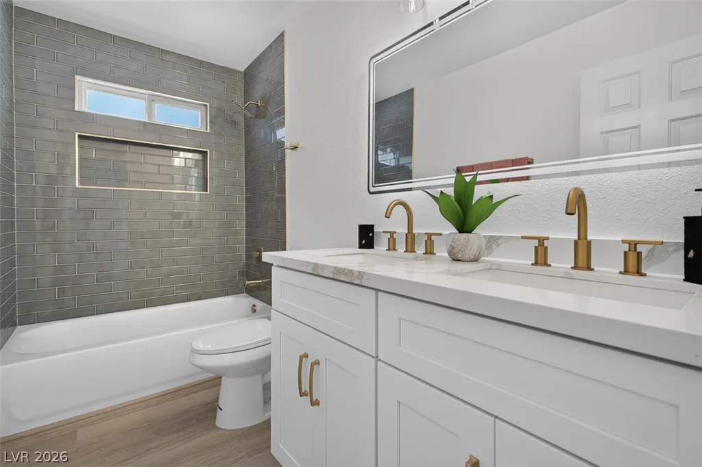 3939 Meadowglen, Las Vegas, NV 89121