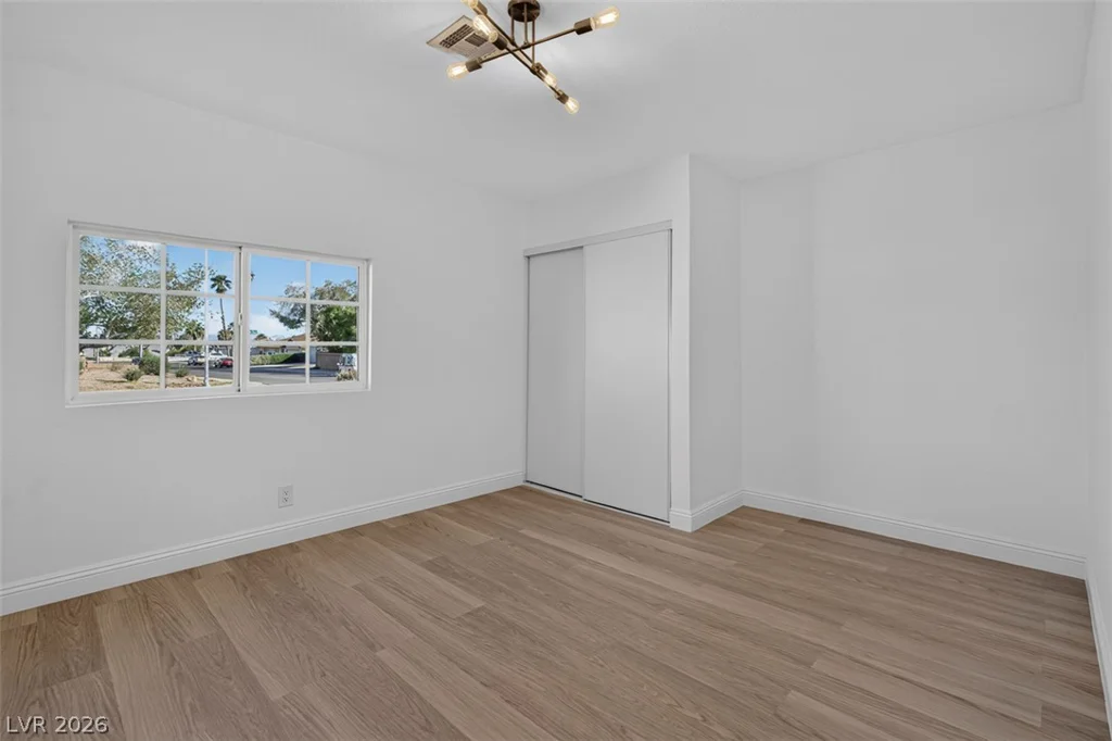 3939 Meadowglen, Las Vegas, NV 89121