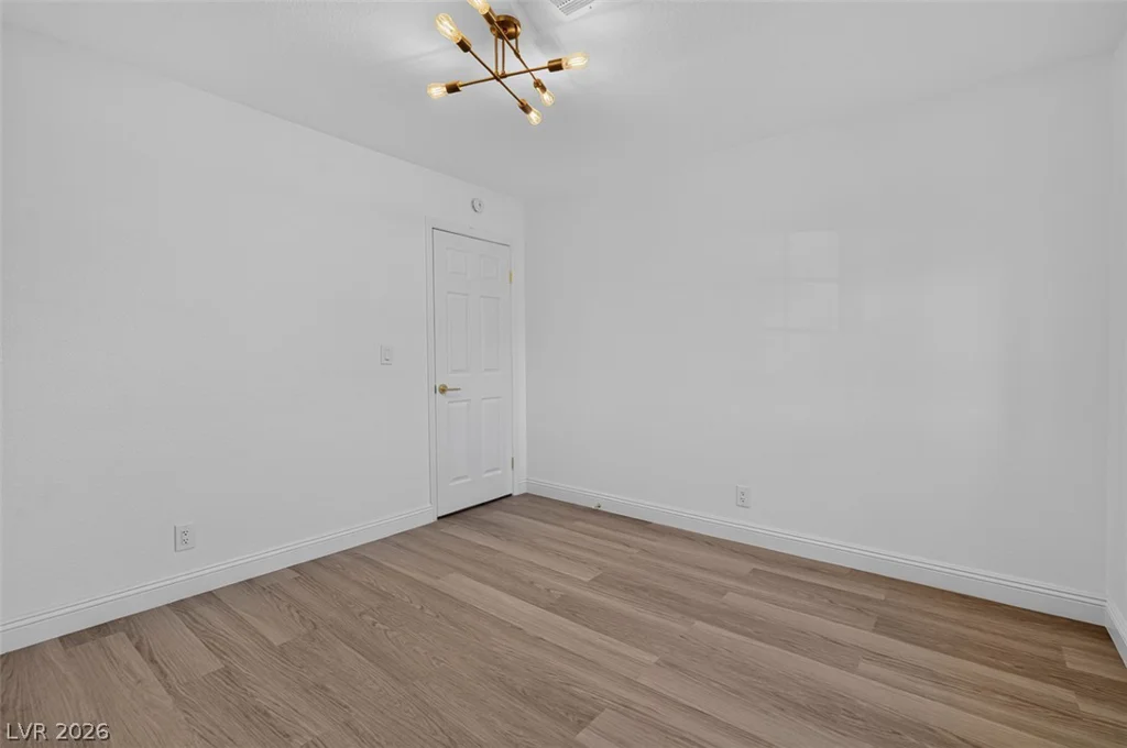 3939 Meadowglen, Las Vegas, NV 89121