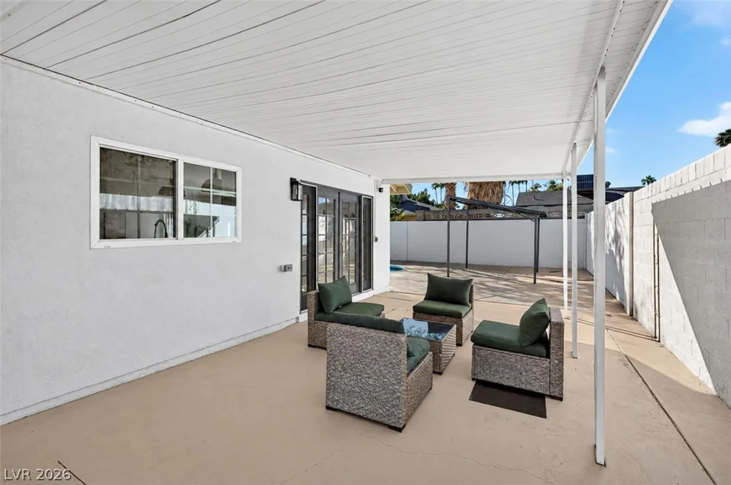 3939 Meadowglen, Las Vegas, NV 89121