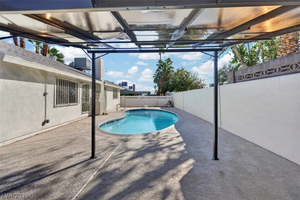 3939 Meadowglen, Las Vegas, NV 89121
