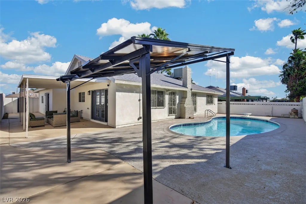 3939 Meadowglen, Las Vegas, NV 89121