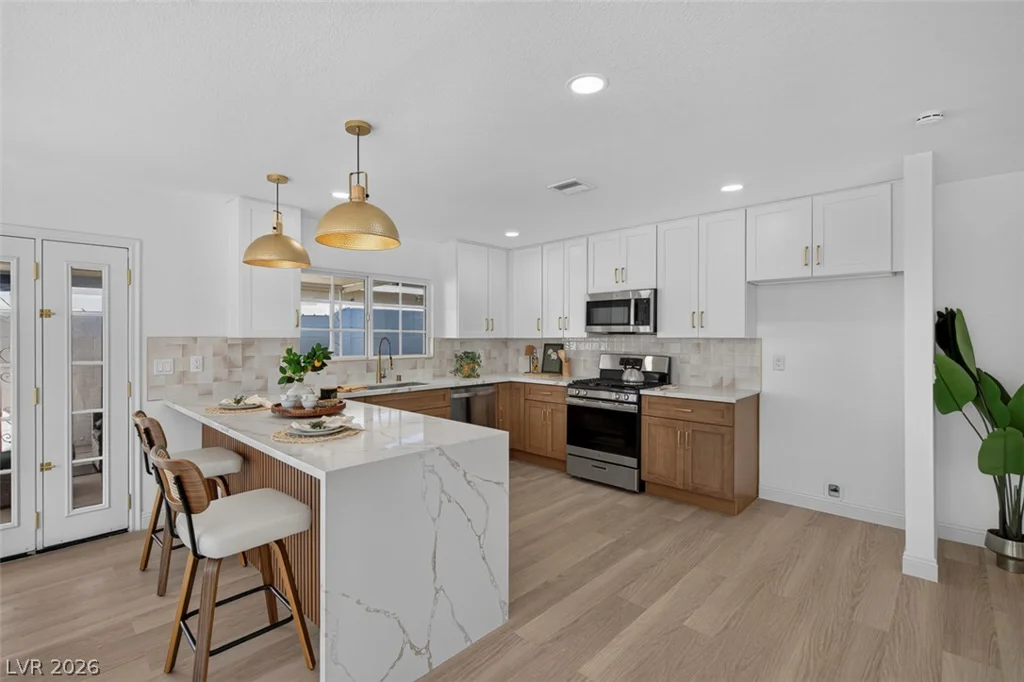 3939 Meadowglen, Las Vegas, NV 89121