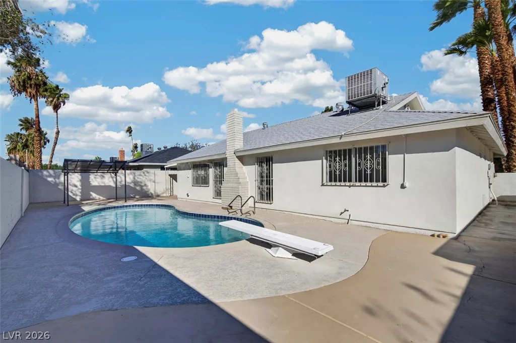 3939 Meadowglen, Las Vegas, NV 89121