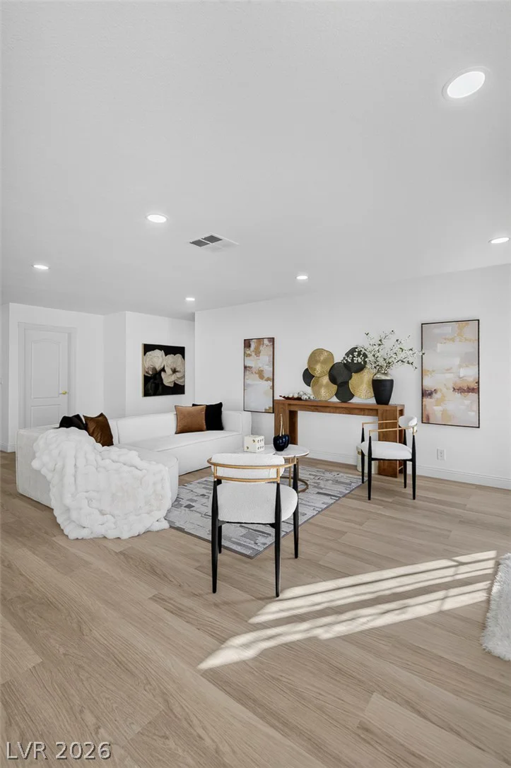 3939 Meadowglen, Las Vegas, NV 89121